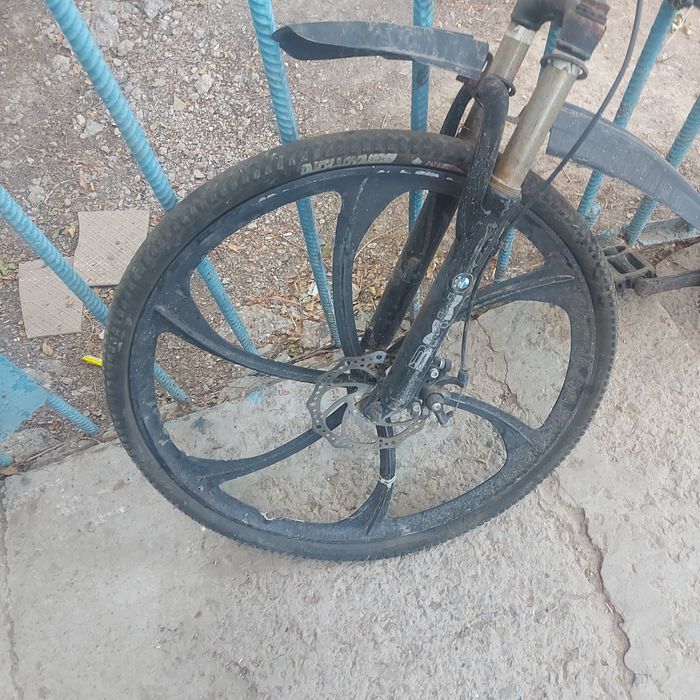 Велосипед жүріп тұрған жоқ