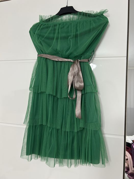 Rochii noi , s/m rosu si verde