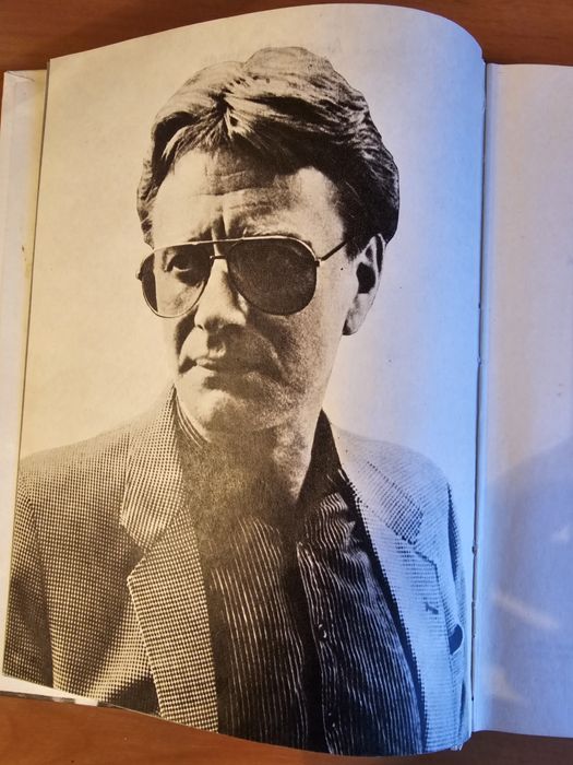 Продам книгу Андрей Миронов