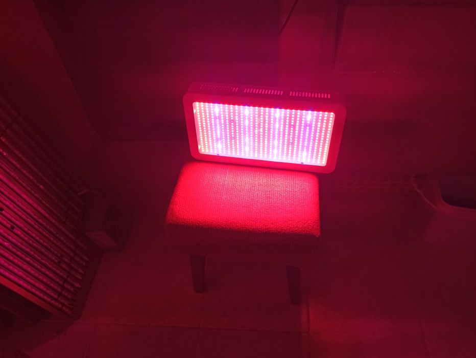 ЛЕД-лампа за растения, широкоспектърна