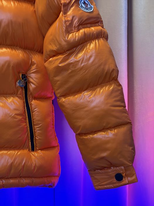 Geacă M.O.N.C.L.E.R portocaliu mat si lucios