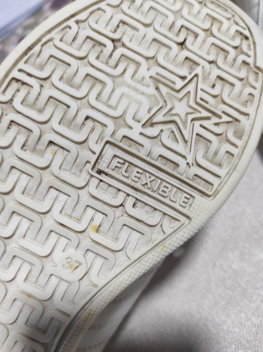 Vând adidași piele alba 37