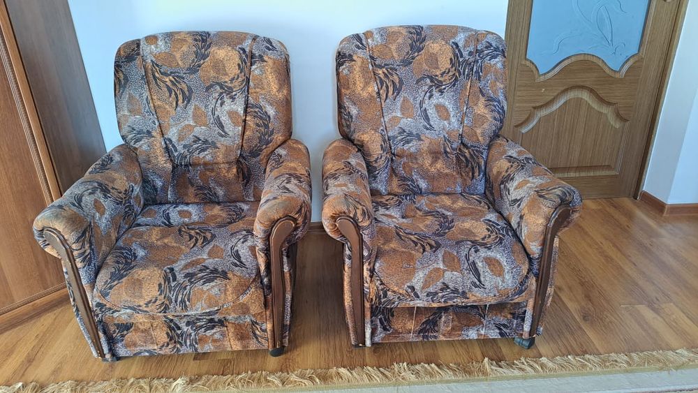 Диван с двумя креслами