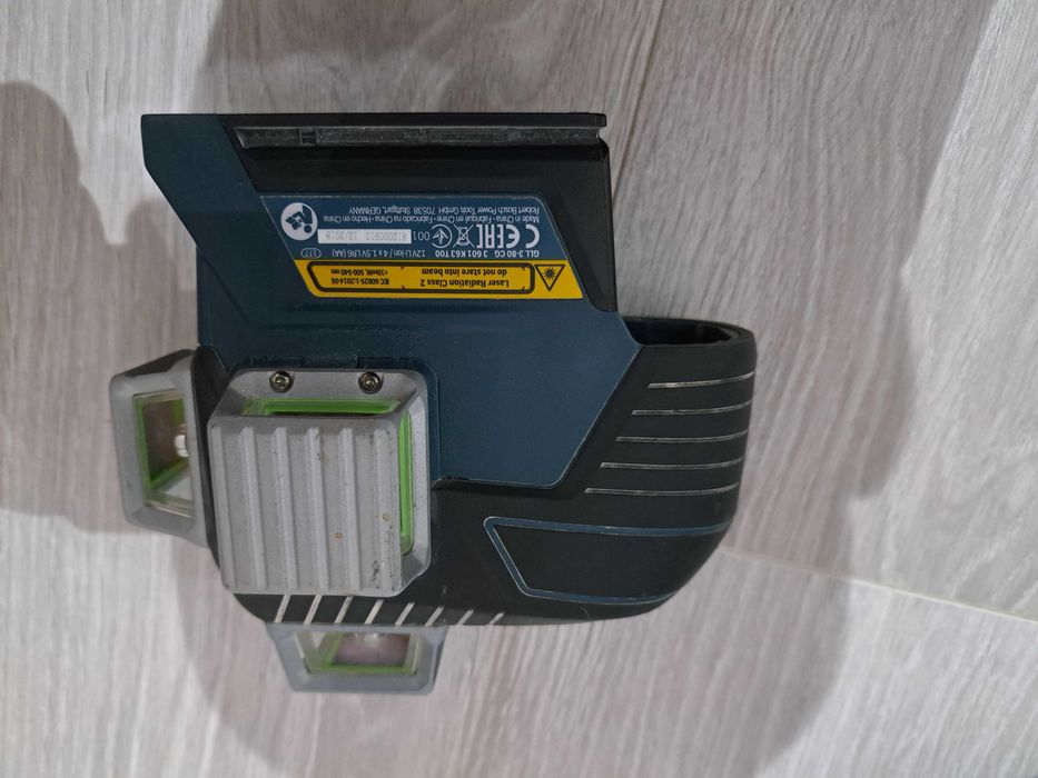 Laser Bosch GLL 3-80 CG se vinde ca defect