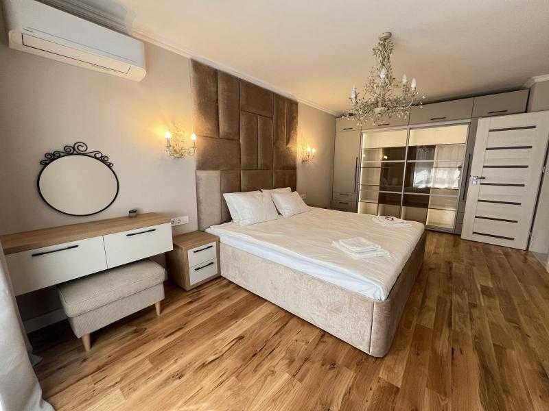 Mногостаен луксозно обзаведен апартамент в центъра на града