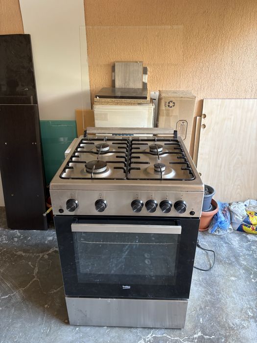 Vând Aragaz Beko, plita pe gaz, cuptor pe gaz