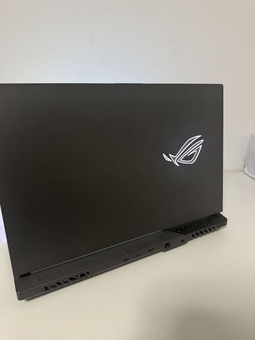ASUS ROG STRIX G713RS rog seriozitate