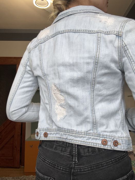 Geaca denim H&M.