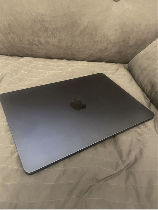 MacBook Air M2 13.6