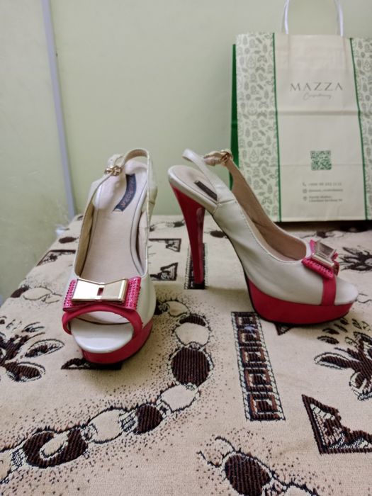 4 вида Женская обувь.