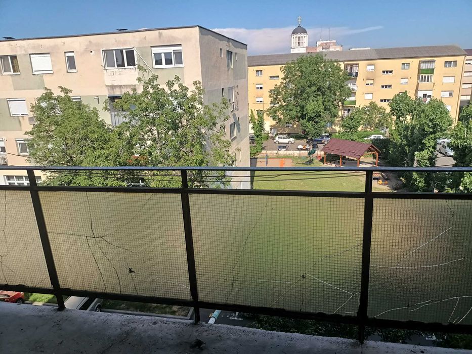 Apartament cu 4 camere etajul 4/4 în Micro 16 str Astronauților