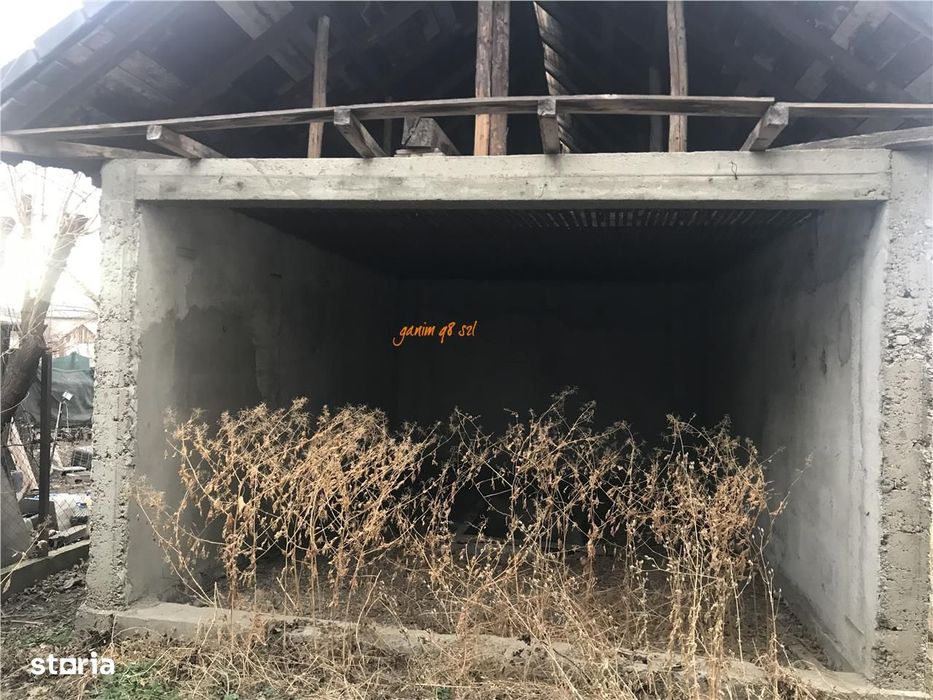 Casa de vanzare in Golesti, parter si etaj , 220 mp construiti , teren
