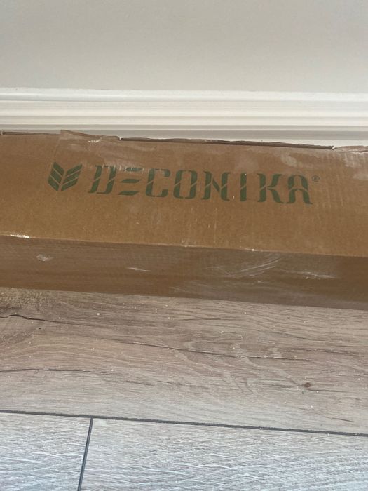 Срочно ! За пол цены плинтус новый Deconika