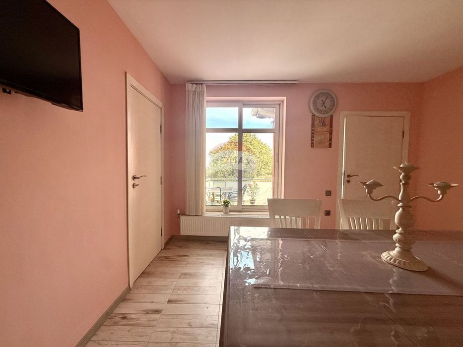 Градска къща с три спални,морска панорама и ГАРАЖ за продажба,Център,