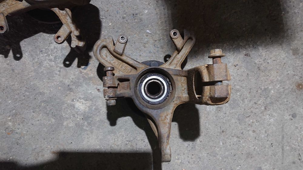 Предни шенкел главини за форд фокус МК1 до 2004год.