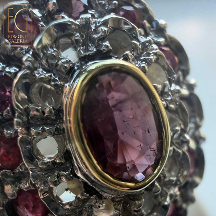 Inel din aur și argint, decorat cu rubine și diamante