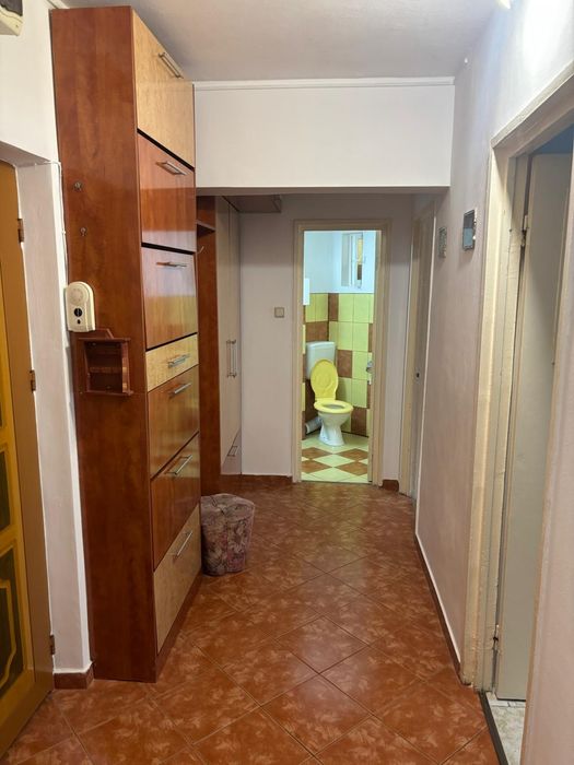 P.F. închiriez apartament 3 camere Micro 3, langa Profi si Hiper Dr.Ma