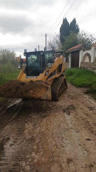 Услуга с верижен бобкат и други стройтелни машини