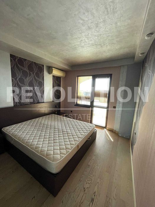 Четиристаен апартамент в м-т Траката/ Две паркоместа в цената!!!