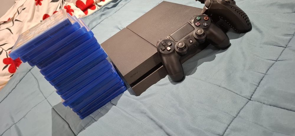 PS4 stare excelenta +15 jocuri