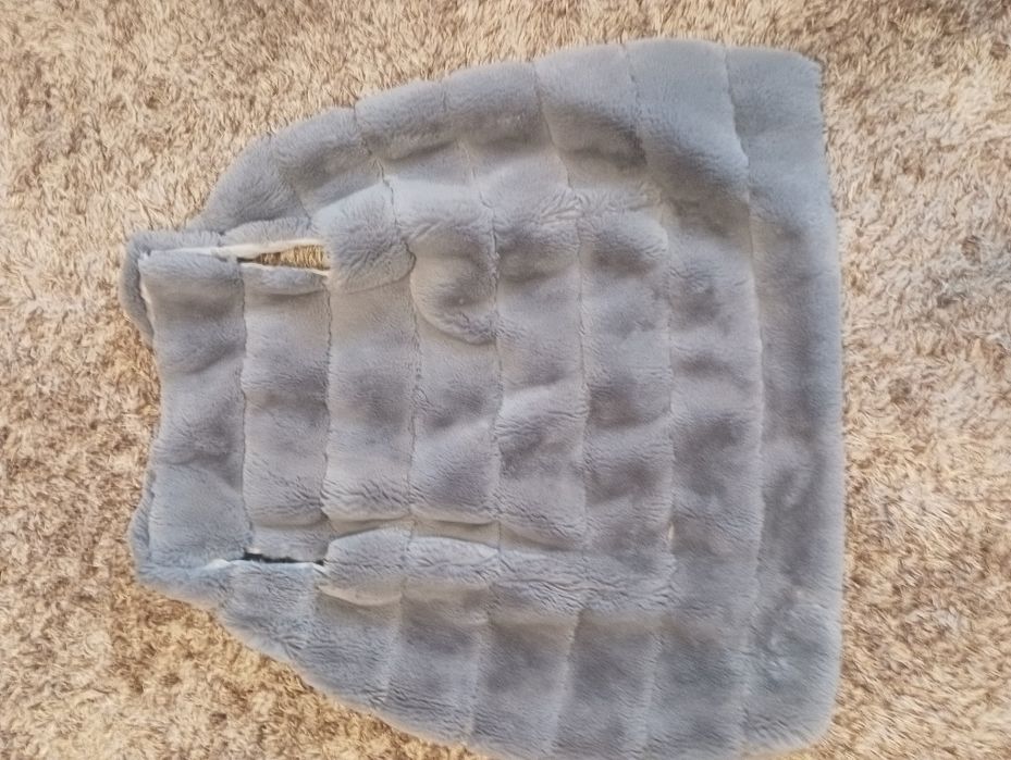 Vestă, culoare cenusie