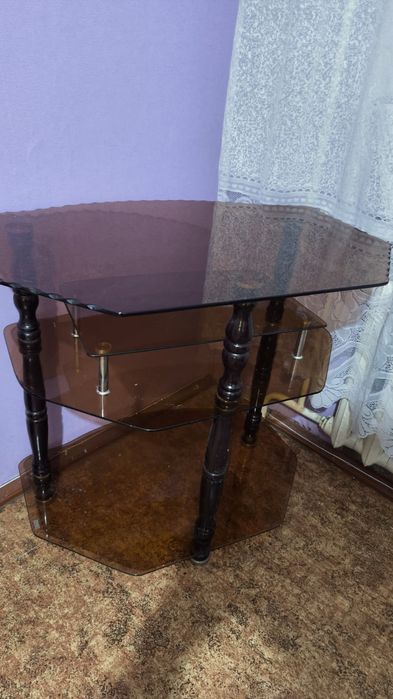 Блатной стеклянный стол