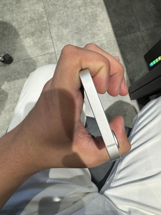 Iphone 16e xolati ideal