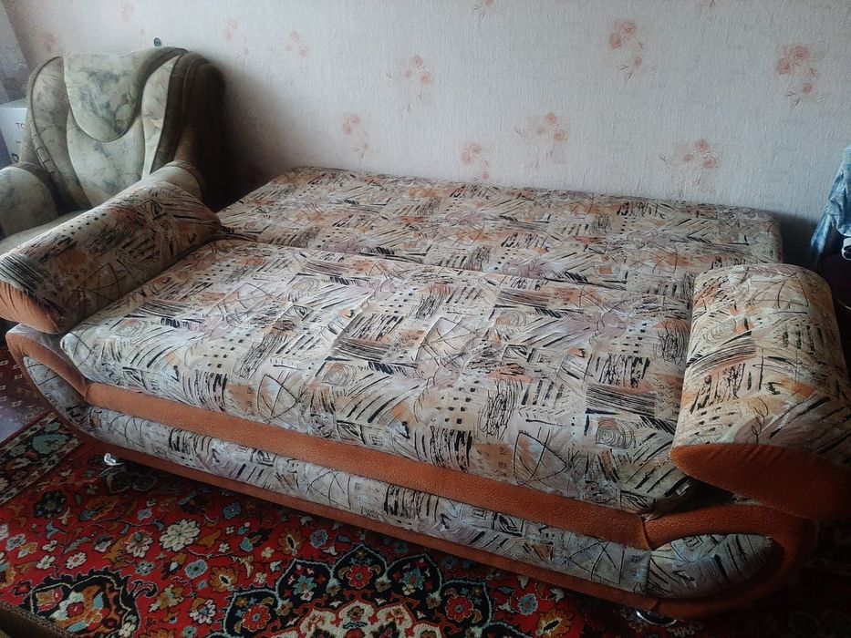 Продам  диван раскладной и кресло