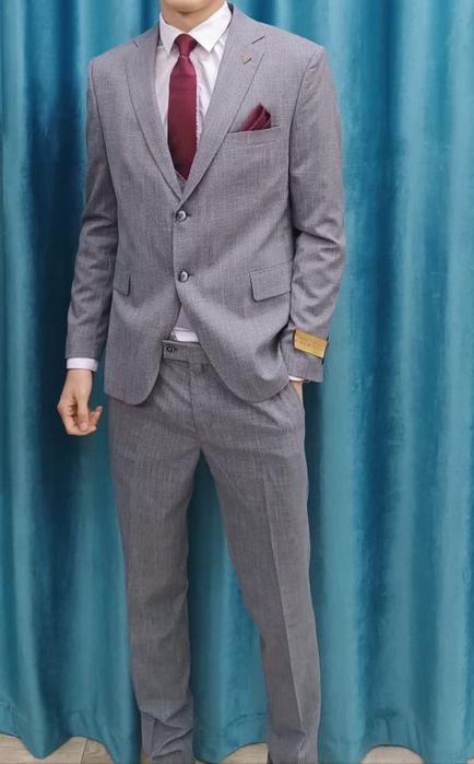 Костюм тройка.