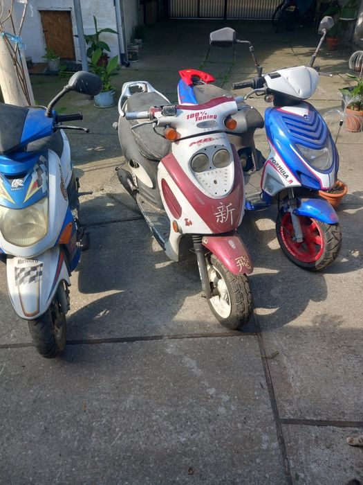 Vind scutere și un atv