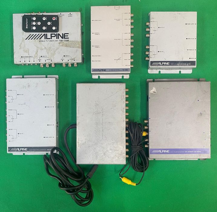 Alpine-module multimedia auto TV tuner/monitoare