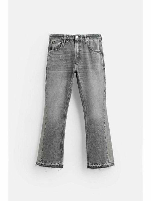 Zara Flare Fit Jeans - размер 46 НОВИ
Дънките са чисто нови.