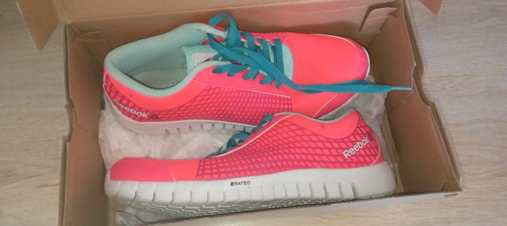 Reebok фирменные кроссовки