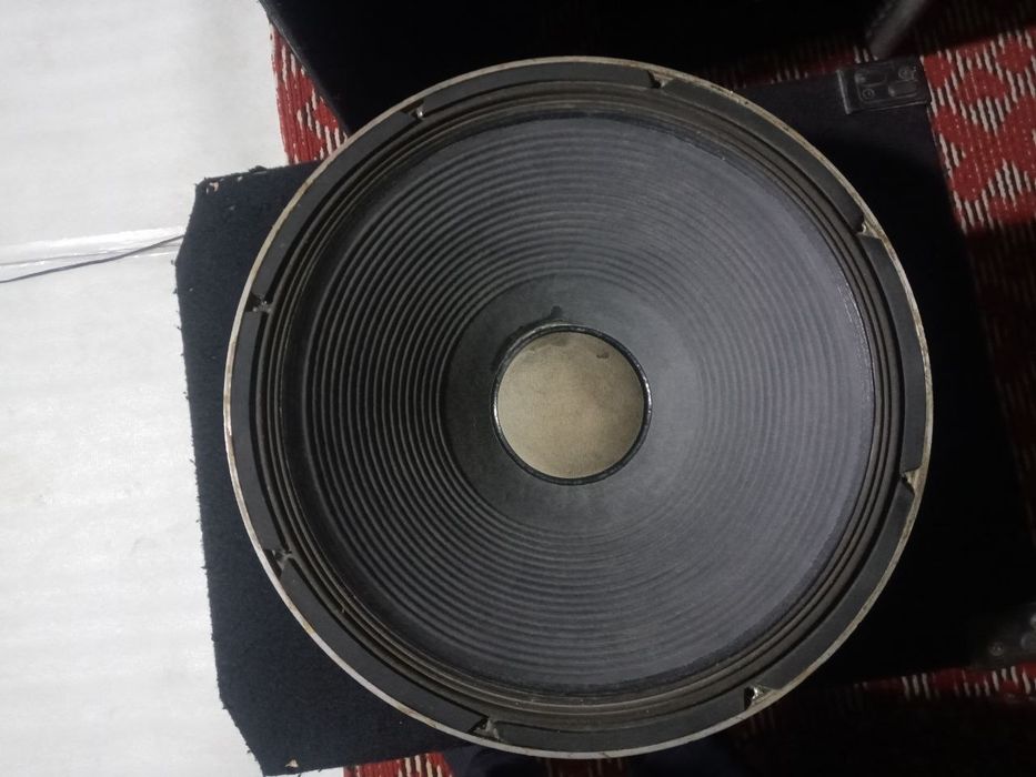 18 дюм Солтон Крафт динамиклар сотилади.