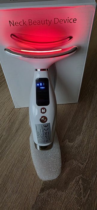 Масажор за лице и шия