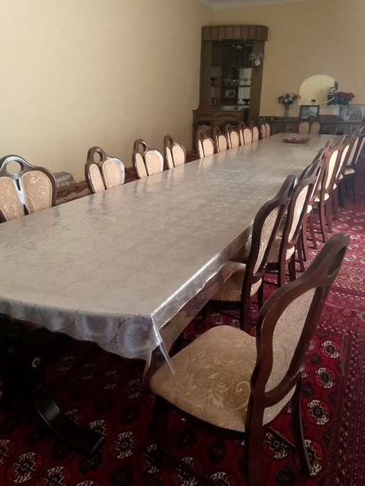 Stol kursi.      Bar va sovutgichi bilan