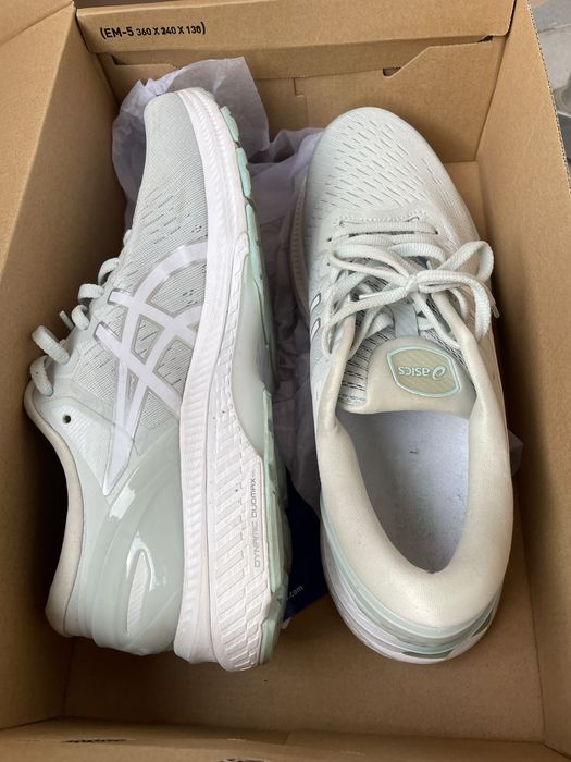 Два чифтаМъжки маратонки