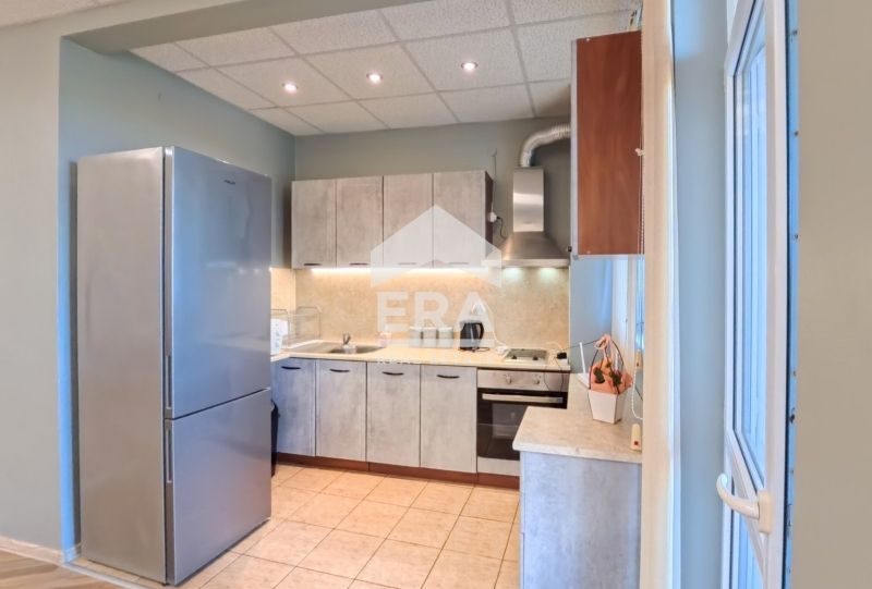 Дава се под наем Тристаен апартамент в Варна, Виница - 193 кв.м за 899 € - Снимка #1