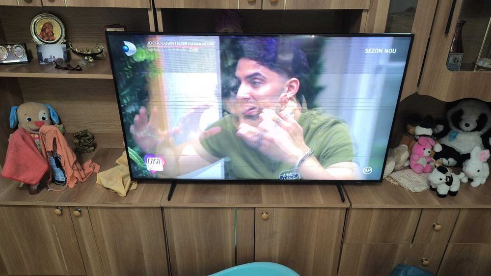 Vand Televizor Samsung diagonala 50 model bu8072 pentru piese Mentionez ca merge dar are display stricat