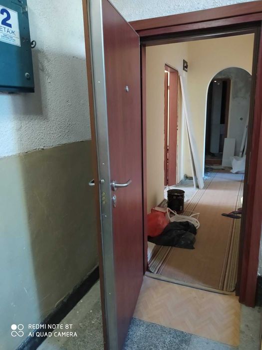 Продавам входна врата