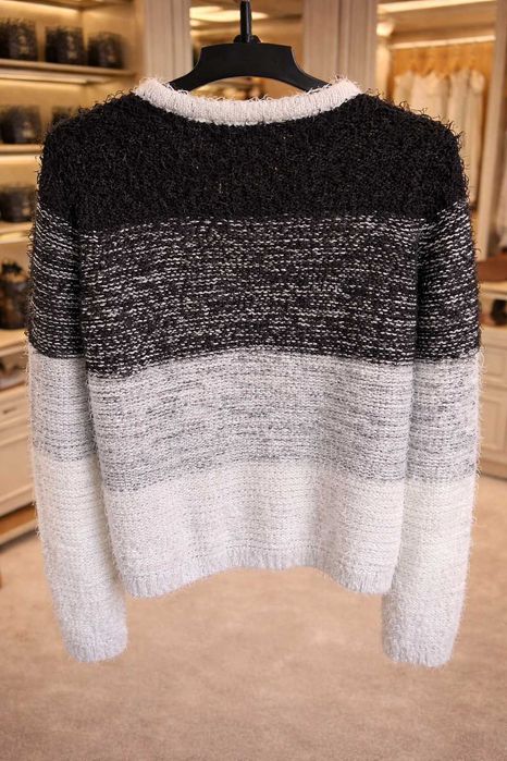 дамска жилетка на шанел черно бяла пухкава chanel дълъг ръкав блуза