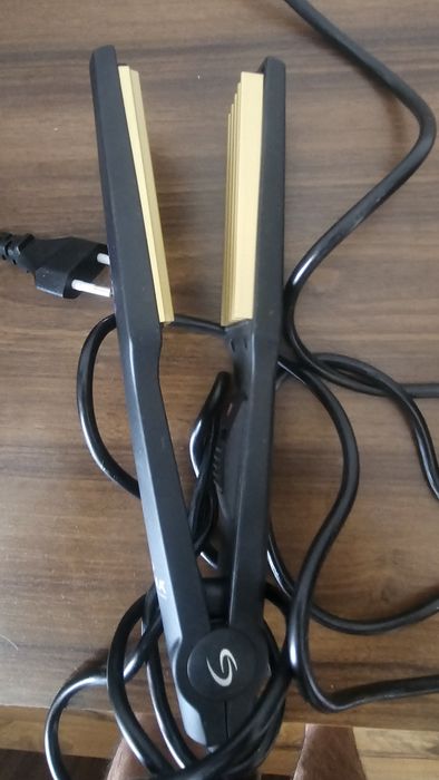 Vand placa de ondulat + placa de creponat de la Philips  folosite de maxim 3 ,4 ori