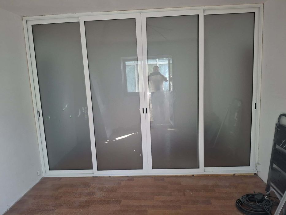 Vand urgent usi termopan  glisante in stare excelenta! Dimensiuni: 3m45 pe 2m50.