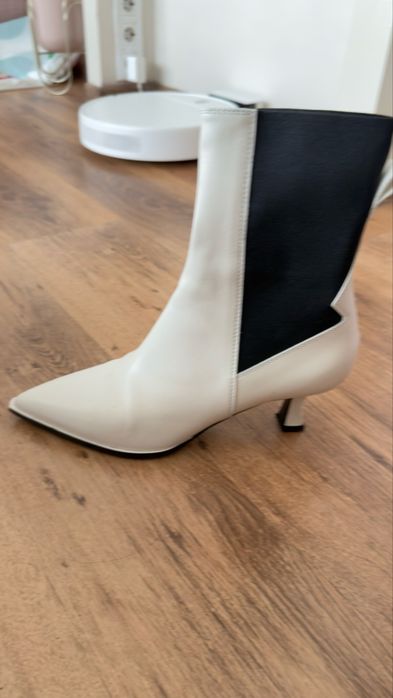 Боти естествена кожа с остър връх