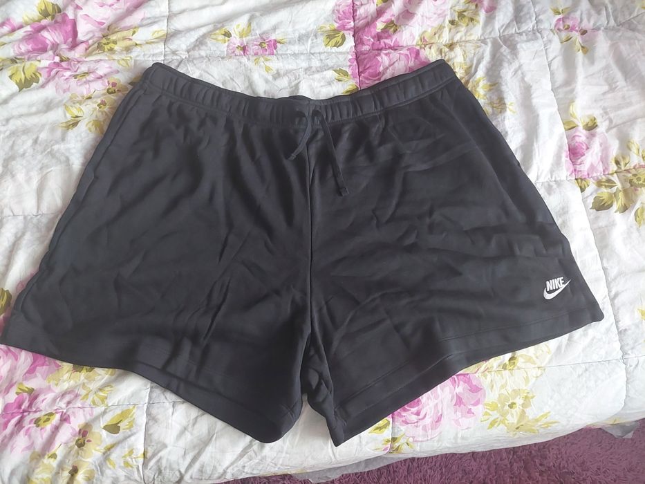 Дамски къси панталони Nike