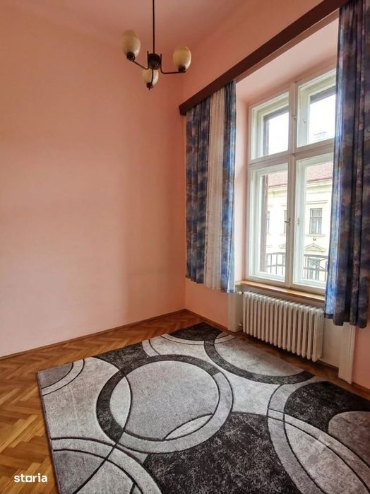 Apartament 3 camere, curte, zona Centrala-Ultracentrala