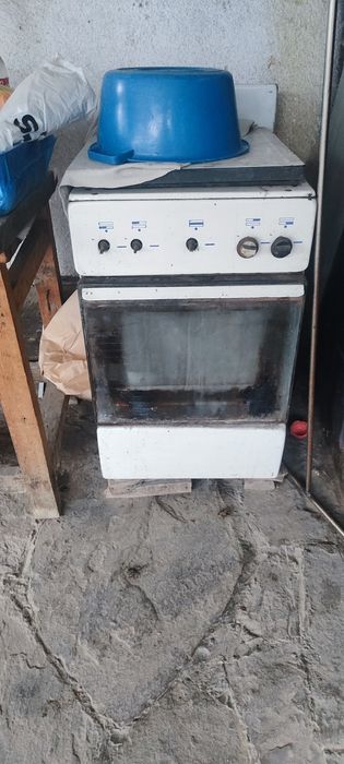 Газовая плита с духовкой