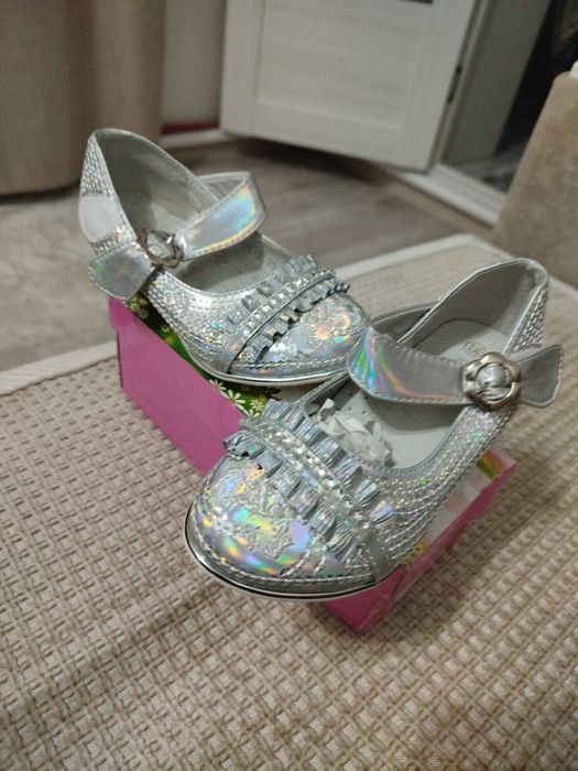 Детская обувь для девочки.