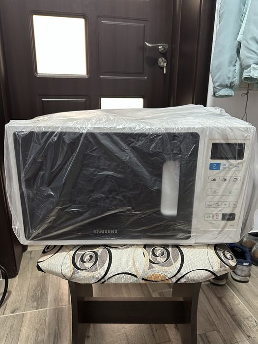 Vând cuptor cu microunde Samsung