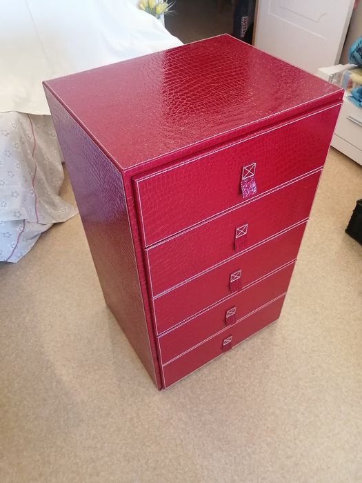 Тумбочка  и пуфик